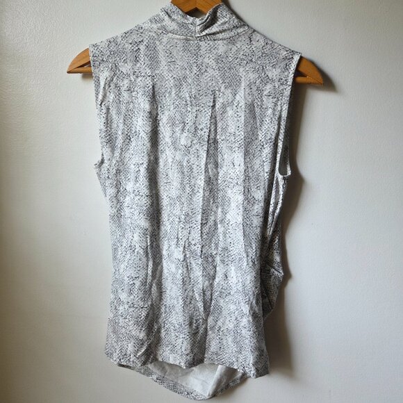 NWT ANN TAYLOR SURPLICE NECK WRAP STYLE SLEEVELESS SNAKESKIN PRINT TOP SIZE M - Picture 2 of 16
